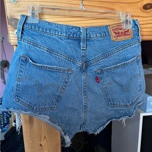 Light wash denim shorts Levis women’s 27